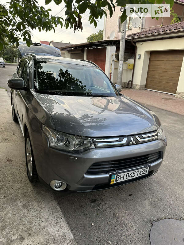 Позашляховик / Кросовер Mitsubishi Outlander 2012 в Одесі