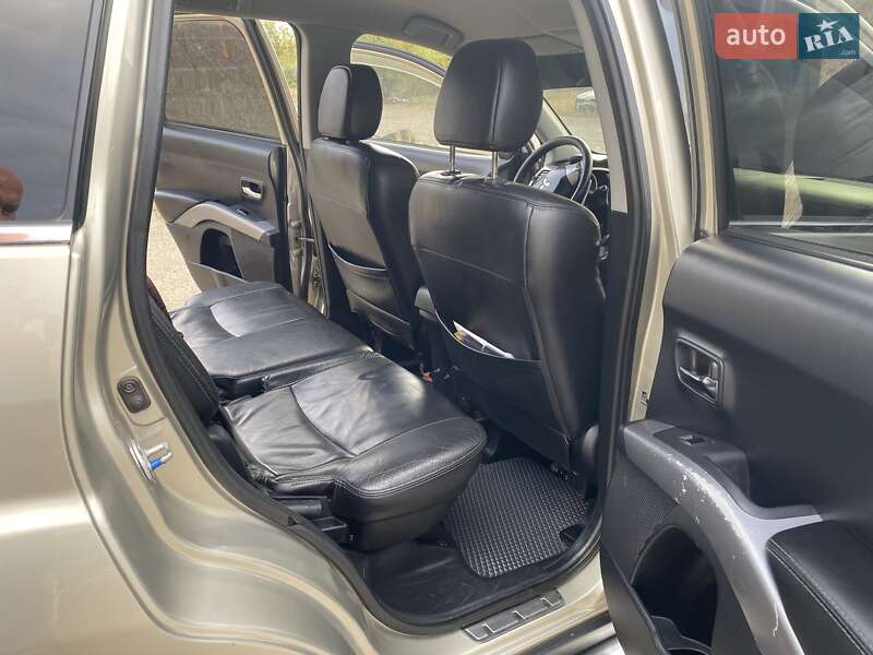 Позашляховик / Кросовер Mitsubishi Outlander 2006 в Благовіщенську