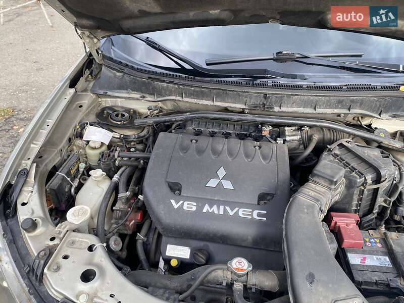 Позашляховик / Кросовер Mitsubishi Outlander 2006 в Благовіщенську