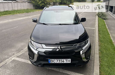 Внедорожник / Кроссовер Mitsubishi Outlander 2019 в Львове