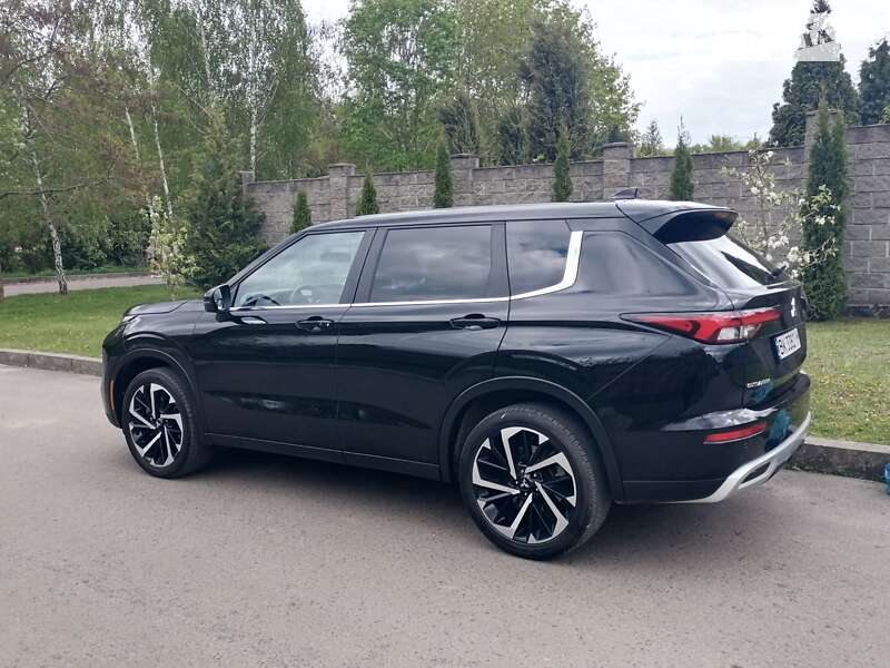 Внедорожник / Кроссовер Mitsubishi Outlander 2021 в Киеве