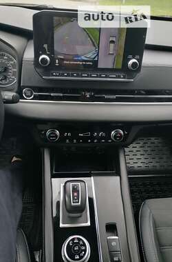 Внедорожник / Кроссовер Mitsubishi Outlander 2021 в 