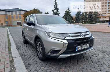 Внедорожник / Кроссовер Mitsubishi Outlander 2017 в Одессе