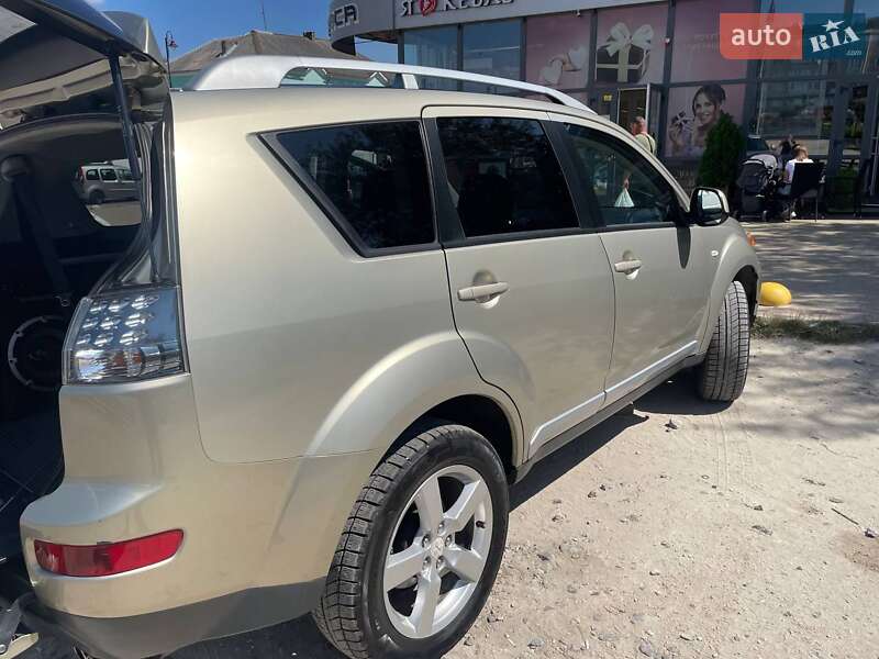 Позашляховик / Кросовер Mitsubishi Outlander 2006 в Золочеві