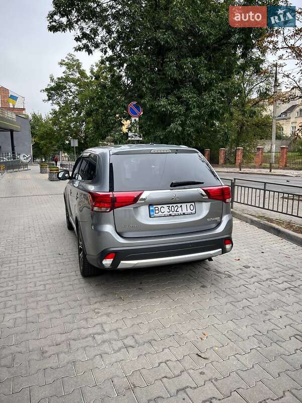 Внедорожник / Кроссовер Mitsubishi Outlander 2015 в Львове