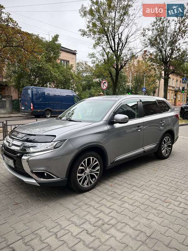 Внедорожник / Кроссовер Mitsubishi Outlander 2015 в Львове