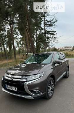 Внедорожник / Кроссовер Mitsubishi Outlander 2015 в Виннице