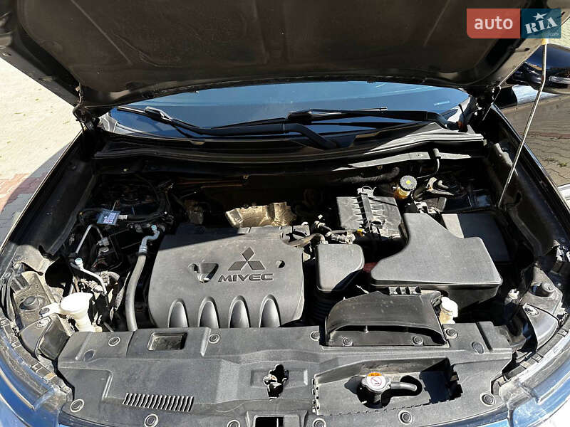 Внедорожник / Кроссовер Mitsubishi Outlander 2015 в Черновцах