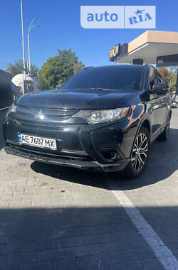 Внедорожник / Кроссовер Mitsubishi Outlander 2016 в 