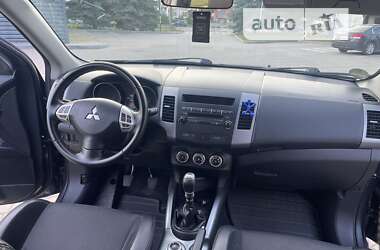 Внедорожник / Кроссовер Mitsubishi Outlander 2010 в 