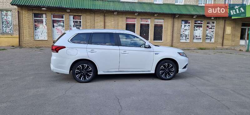Внедорожник / Кроссовер Mitsubishi Outlander 2018 в Харькове