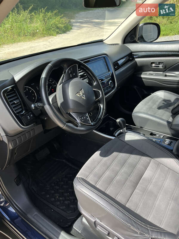 Внедорожник / Кроссовер Mitsubishi Outlander 2019 в Львове