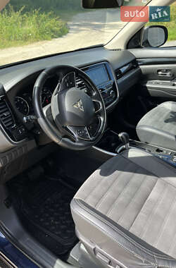 Внедорожник / Кроссовер Mitsubishi Outlander 2019 в 