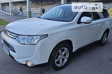 Внедорожник / Кроссовер Mitsubishi Outlander 2014 в Киеве