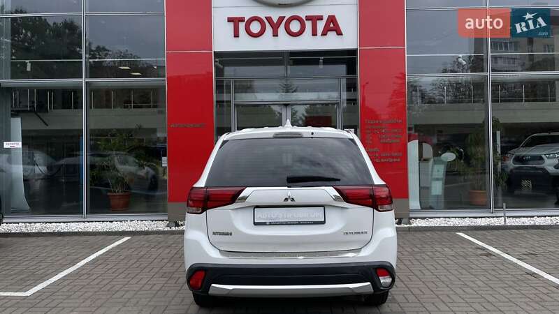 Позашляховик / Кросовер Mitsubishi Outlander 2017 в Луцьку