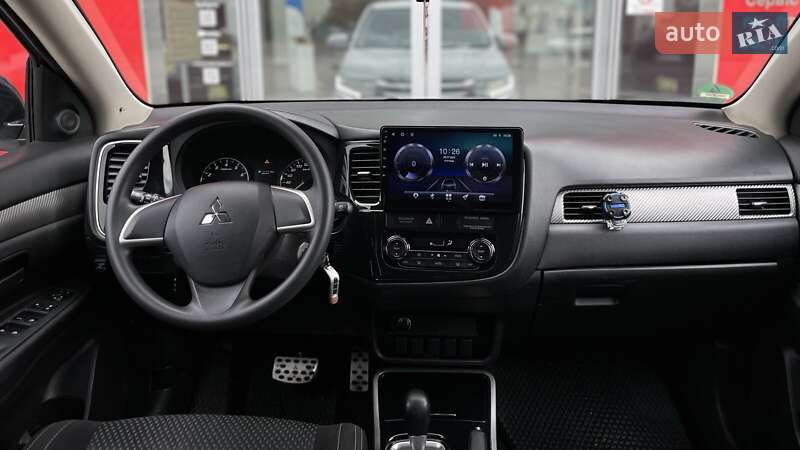 Позашляховик / Кросовер Mitsubishi Outlander 2017 в Луцьку