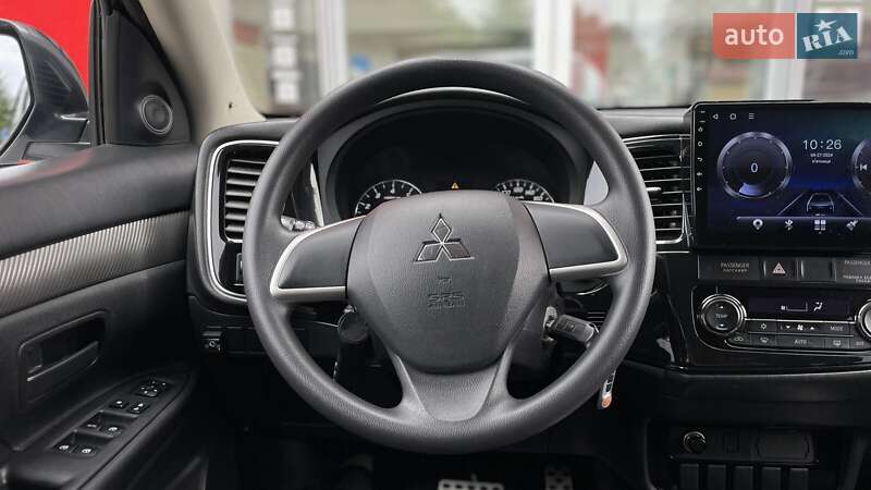 Позашляховик / Кросовер Mitsubishi Outlander 2017 в Луцьку
