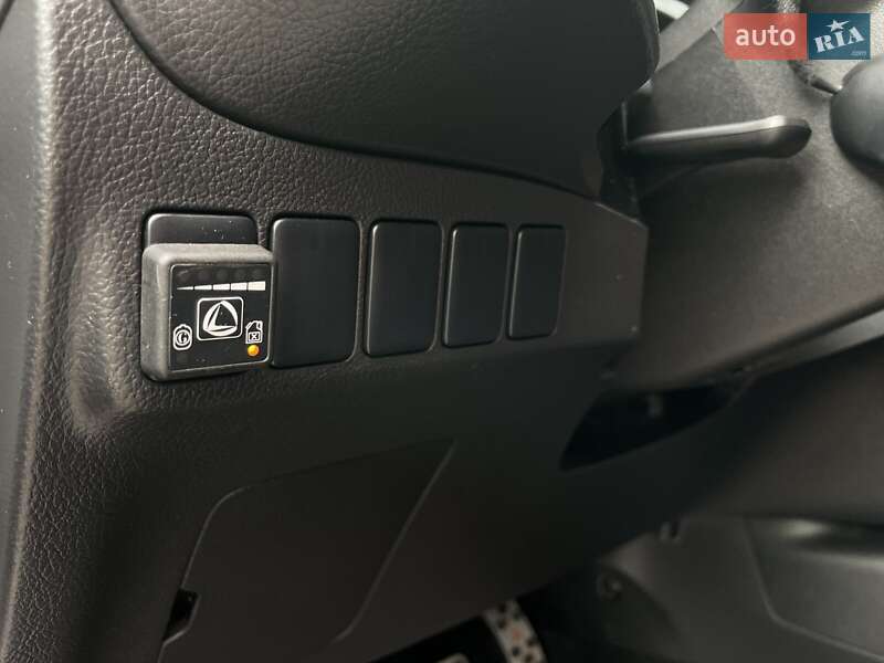 Позашляховик / Кросовер Mitsubishi Outlander 2017 в Луцьку