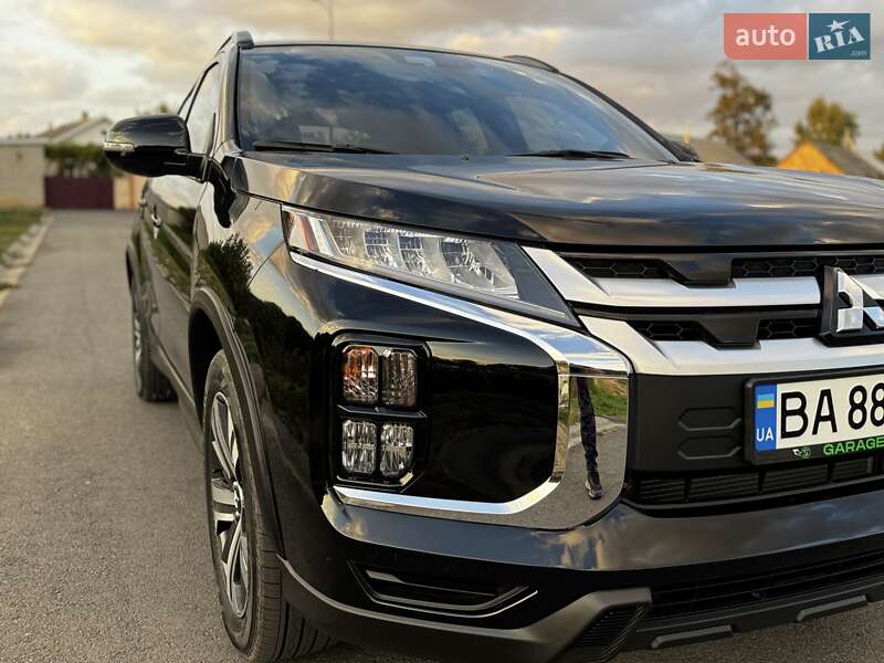 Позашляховик / Кросовер Mitsubishi Outlander 2023 в Олександрії