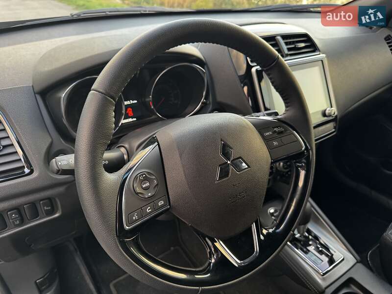 Позашляховик / Кросовер Mitsubishi Outlander 2023 в Олександрії