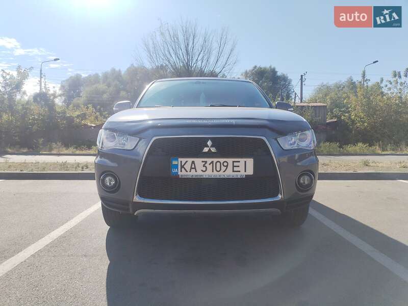 Внедорожник / Кроссовер Mitsubishi Outlander 2010 в Киеве