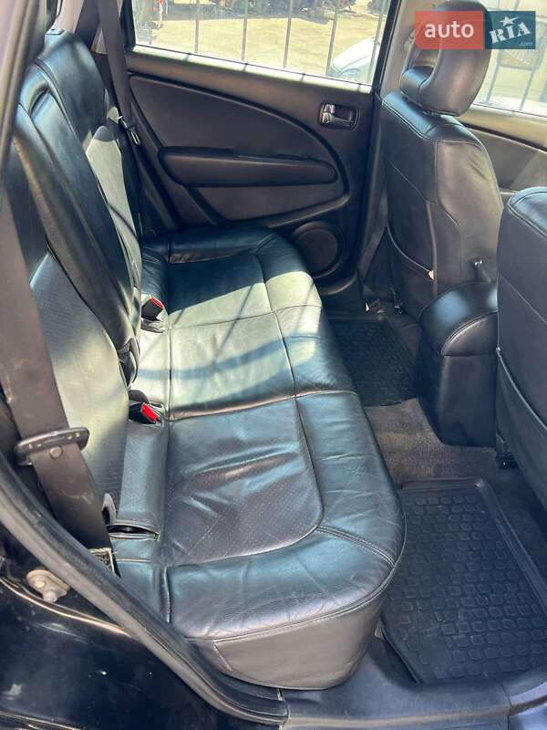 Позашляховик / Кросовер Mitsubishi Outlander 2004 в Києві фото 6 Позашляховик / Кросовер Mitsubishi Outlander 2004 в Києві