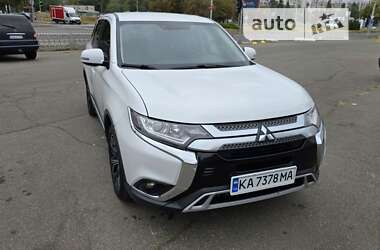 Позашляховик / Кросовер Mitsubishi Outlander 2018 в Києві