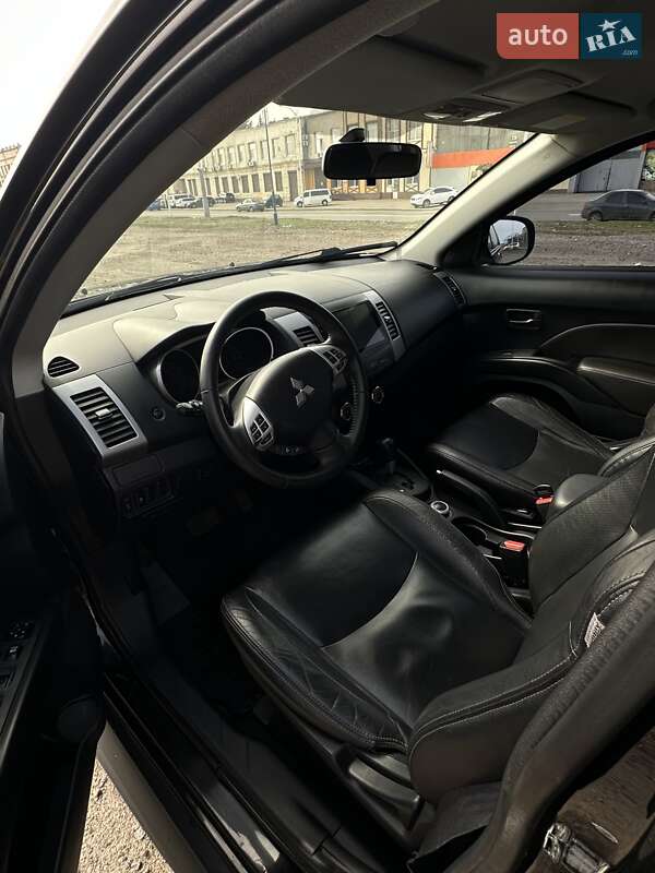 Внедорожник / Кроссовер Mitsubishi Outlander 2011 в Харькове
