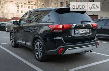 Позашляховик / Кросовер Mitsubishi Outlander 2021 в Києві