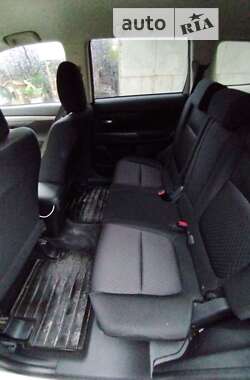 Внедорожник / Кроссовер Mitsubishi Outlander 2012 в 