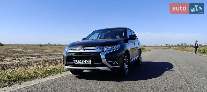 Внедорожник / Кроссовер Mitsubishi Outlander 2016 в Днепре