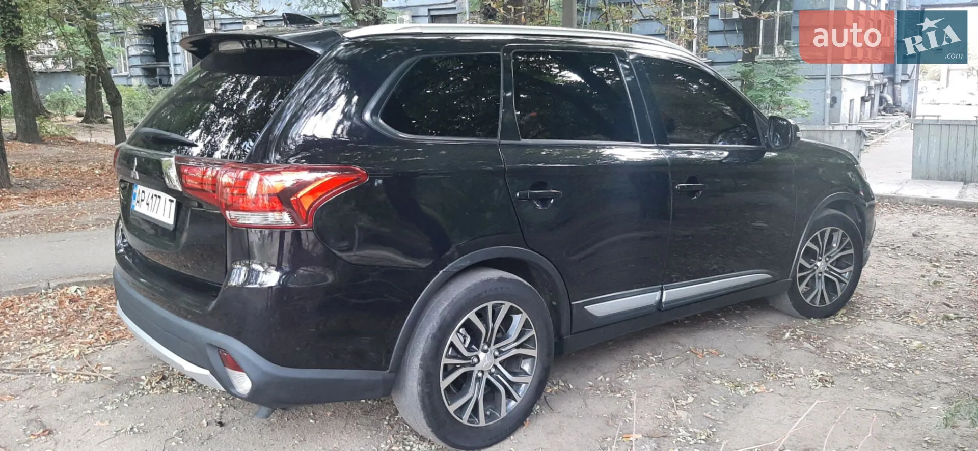 2017 Mitsubishi Outlander - фото 1