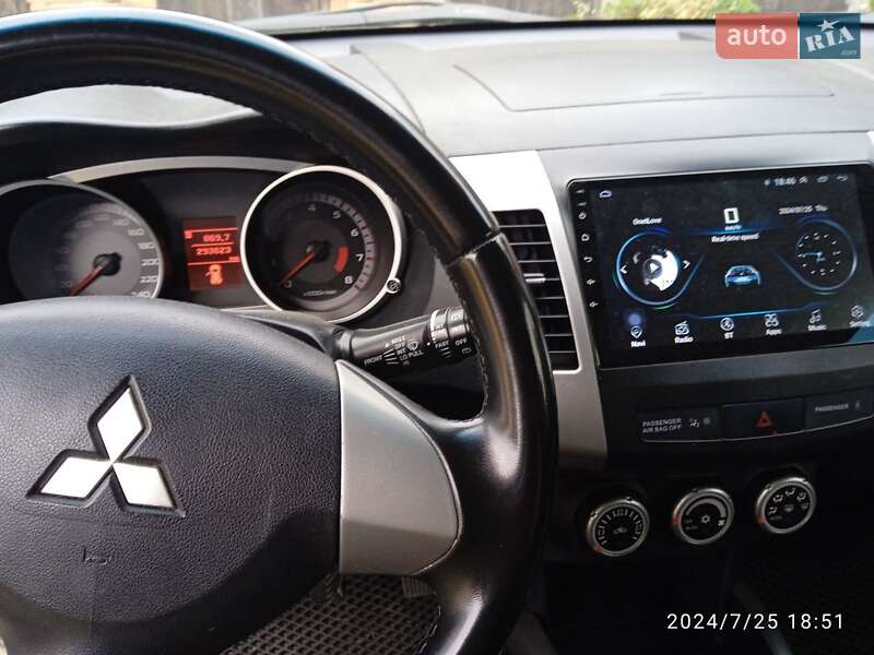 Внедорожник / Кроссовер Mitsubishi Outlander 2008 в Гоще