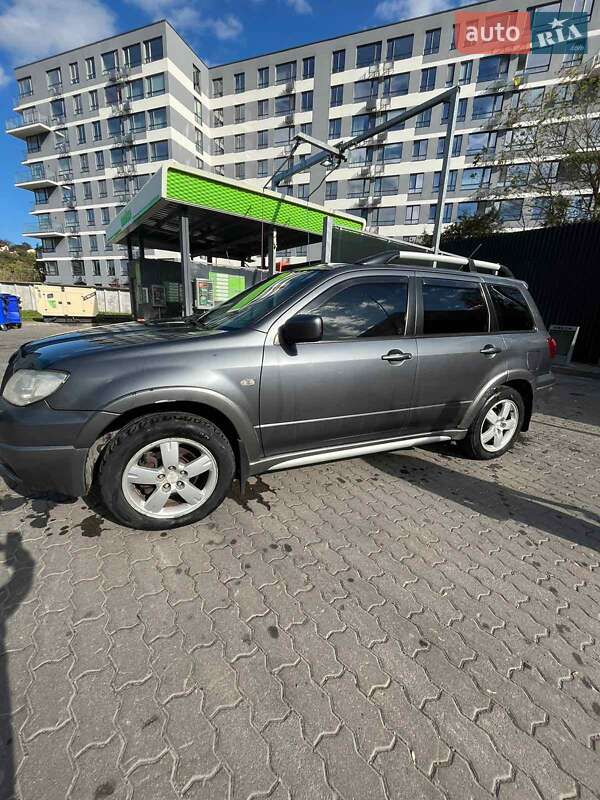 Внедорожник / Кроссовер Mitsubishi Outlander 2005 в Львове фото 5 Внедорожник / Кроссовер Mitsubishi Outlander 2005 в Львове