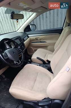 Позашляховик / Кросовер Mitsubishi Outlander 2016 в Харкові