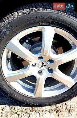 Внедорожник / Кроссовер Mitsubishi Outlander 2010 в 