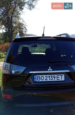 Внедорожник / Кроссовер Mitsubishi Outlander 2010 в 