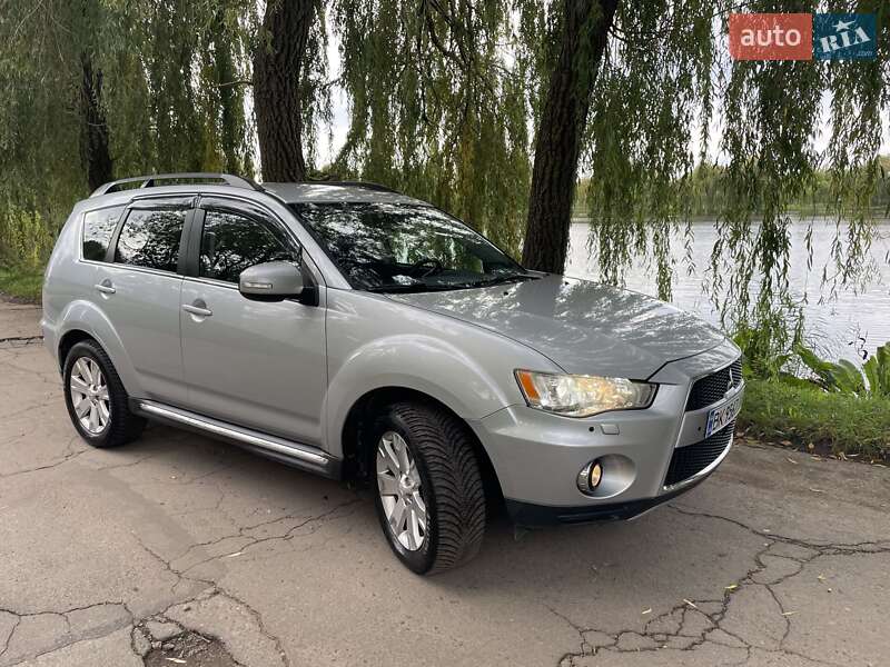 Внедорожник / Кроссовер Mitsubishi Outlander 2011 в Ровно