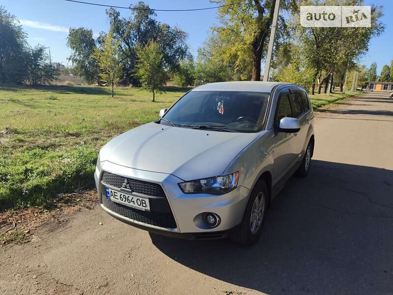 Внедорожник / Кроссовер Mitsubishi Outlander 2011 в 