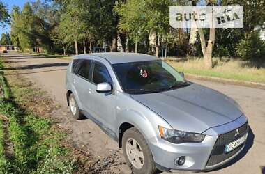 Внедорожник / Кроссовер Mitsubishi Outlander 2011 в 