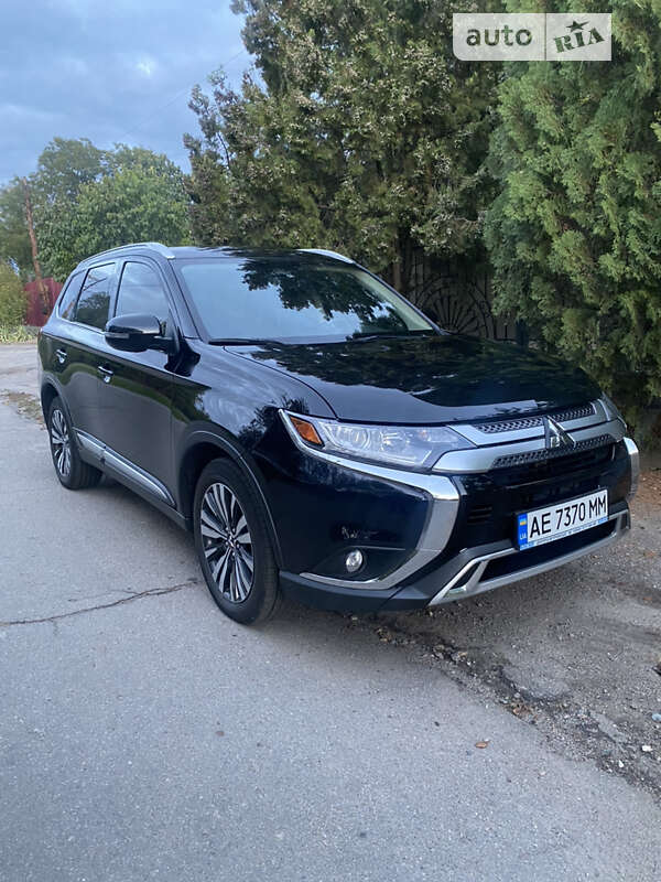 Позашляховик / Кросовер Mitsubishi Outlander 2019 в Нікополі