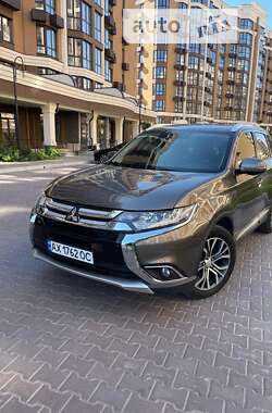 Позашляховик / Кросовер Mitsubishi Outlander 2017 в Софіївській Борщагівці