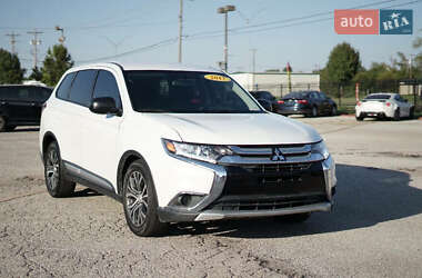 Позашляховик / Кросовер Mitsubishi Outlander 2017 в 