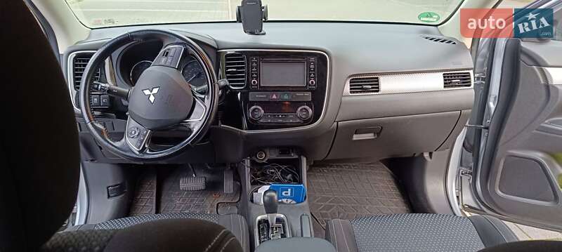 Внедорожник / Кроссовер Mitsubishi Outlander 2015 в Львове