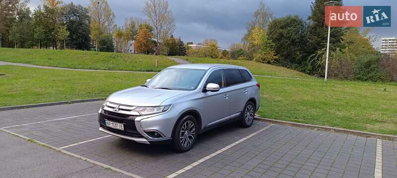Внедорожник / Кроссовер Mitsubishi Outlander 2015 в Львове