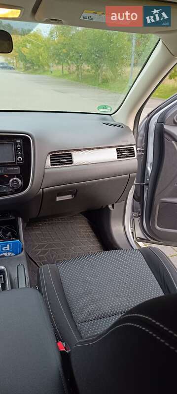 Внедорожник / Кроссовер Mitsubishi Outlander 2015 в Львове