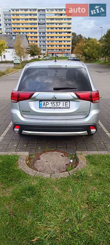 Внедорожник / Кроссовер Mitsubishi Outlander 2015 в Львове