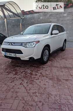 Позашляховик / Кросовер Mitsubishi Outlander 2013 в Рівному