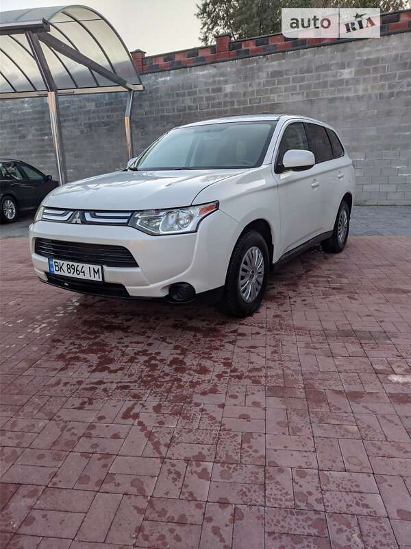 Позашляховик / Кросовер Mitsubishi Outlander 2013 в Рівному
