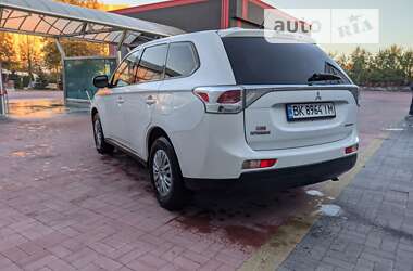 Позашляховик / Кросовер Mitsubishi Outlander 2013 в Рівному